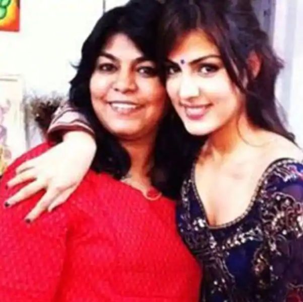 Rhea Chakraborty with her mother