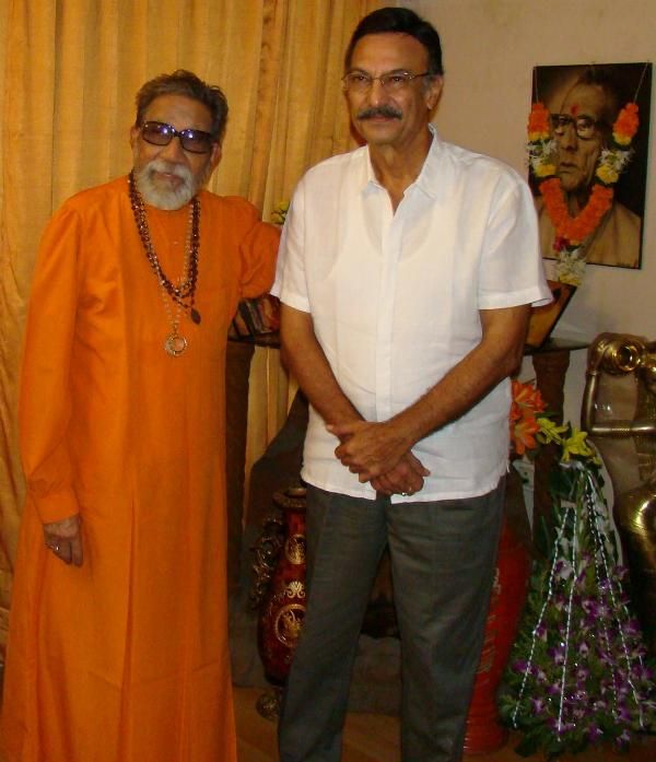 Suresh Oberoi with Bal Thackeray