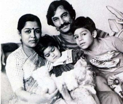 Vivek Oberoi's childhood photo with his parents and sister