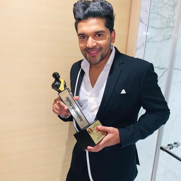 Guru Randhawa recived with the International Film Festival Award