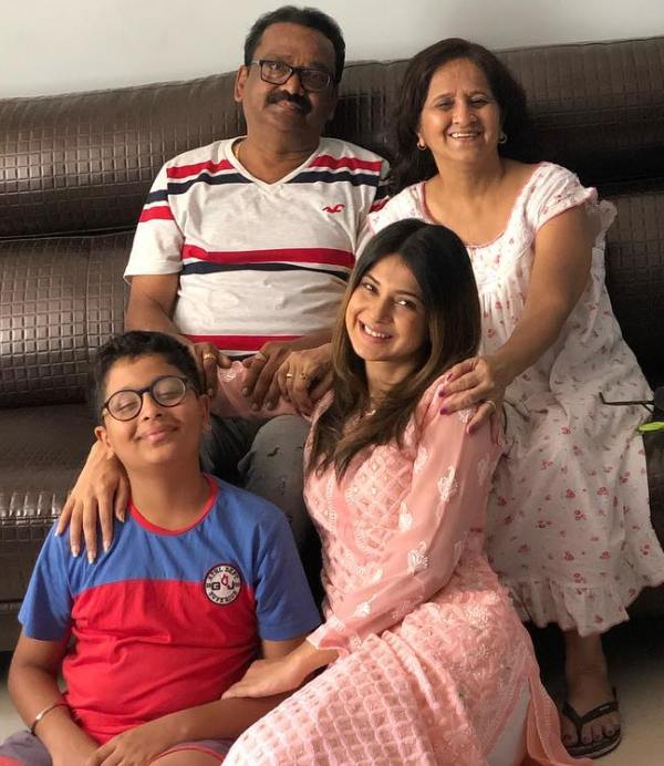 Jennifer Winget with her family