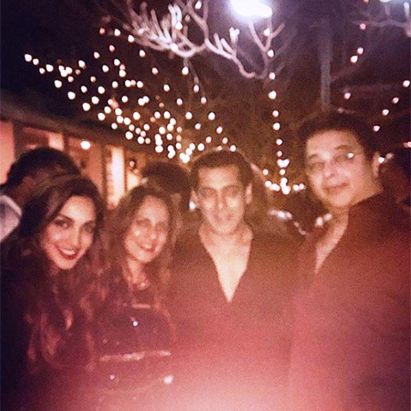 Kiara Advani with her parents and Salman Khan