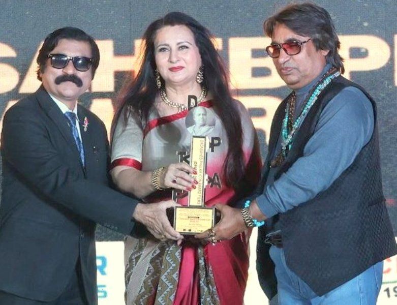 Poonam Dhillon received the 3rd "Dada Saheb Phalke Icon Award Films" 2021