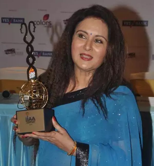 Poonam was awarded the International Indian Achievers Awards (IIAA) on 21 July 2014
