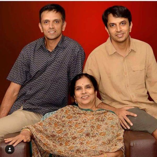 Rahul Dravid with his mother and brother