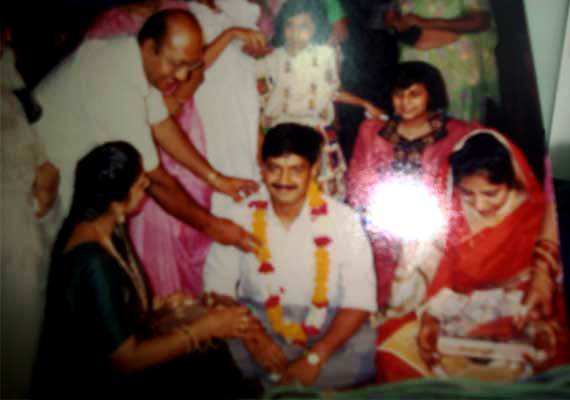 Sunita Kejriwal with Arvind Kejriwal on their wedding day