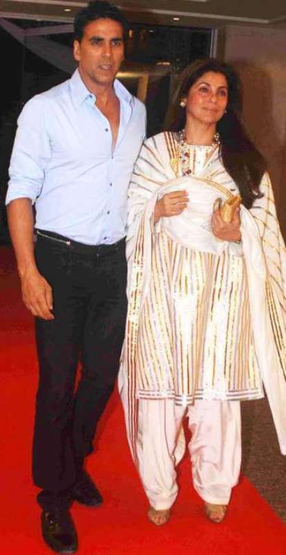 Dimple Kapadia with her son-in-law Akshay Kumar