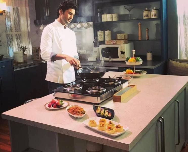 Rajeev Khandelwal cooking food