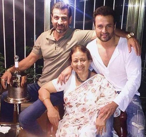 Rohit Roy with his mother and brother