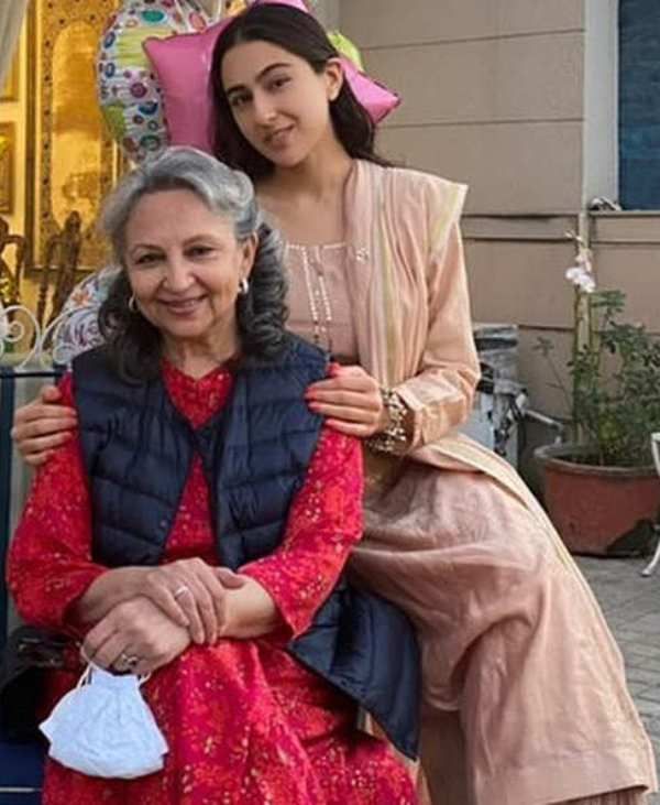 Sharmila Tagore with her Granddaughter- Sara Ali Khan