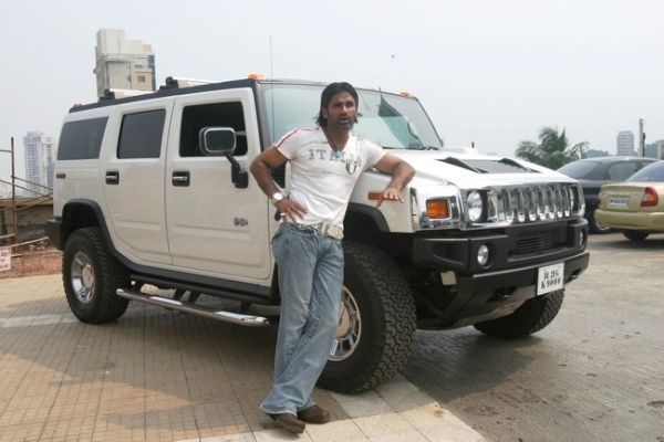 Suniel Shetty with his Hummer H3, Mercedes-Benz SUV car
