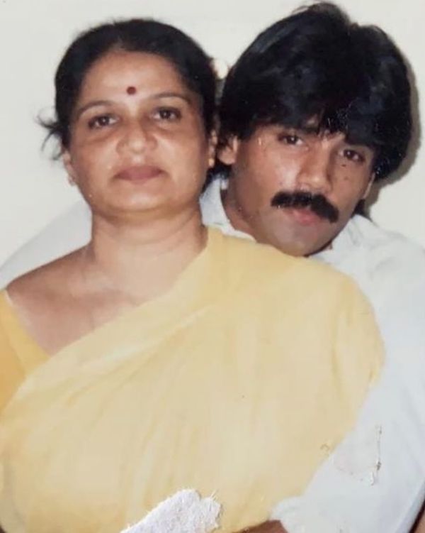 Suniel Shetty with his mother