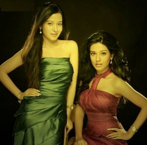 Amrita Rao with her sister