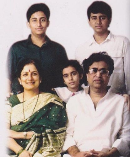 An old picture of Hridaynath Mangeshkar with his wife and children