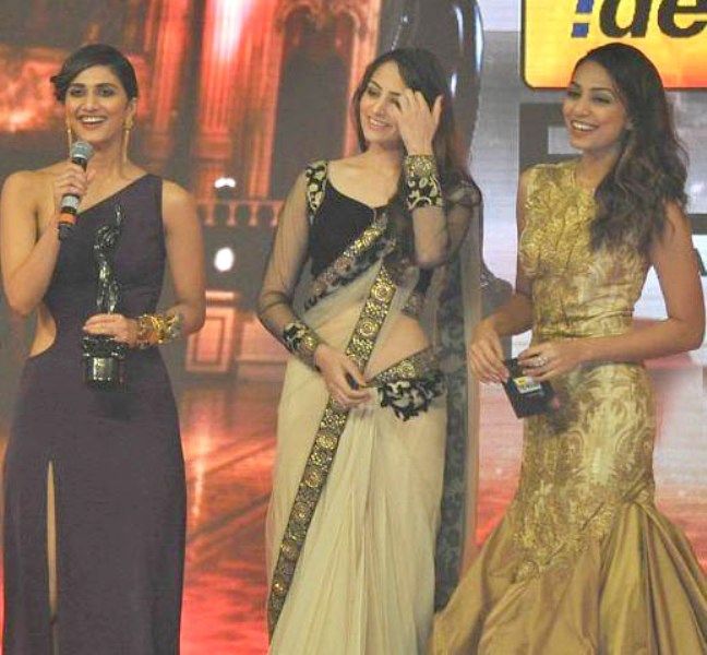 Vaani Kapoor Winning Award
