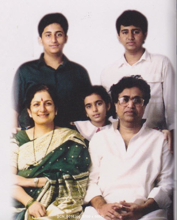 Radha Mangeshkar in childhood with her parents and brothers