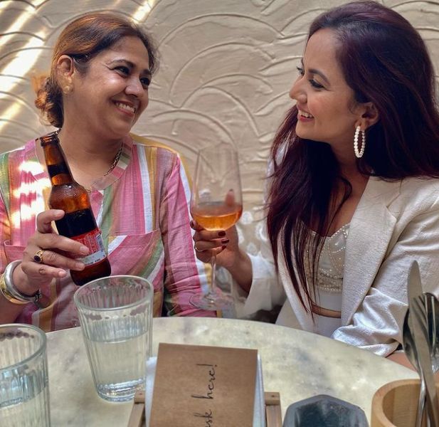 Roopal Tyagi drinking alcohol with her mother