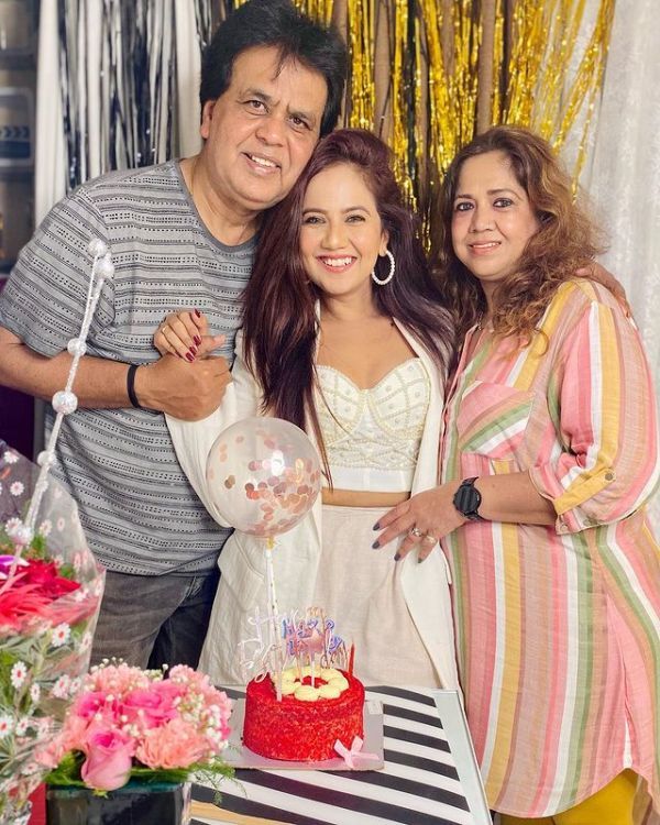 Roopal Tyagi with her parents
