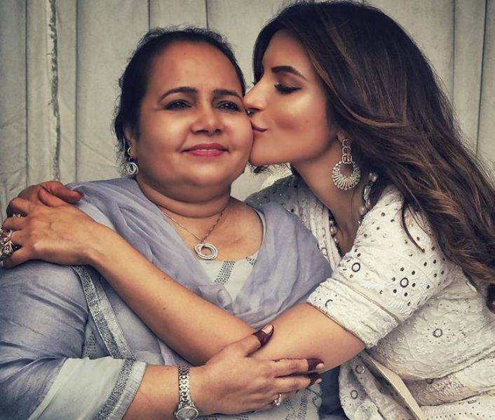 Shama Sikander with her mother