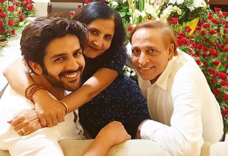 Kartik Aaryan with his parents