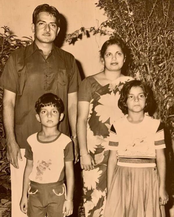 Sonu Sood childhood's picture with parents