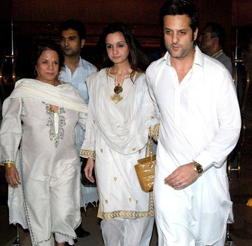 Fardeen Khan with his mother and sisters