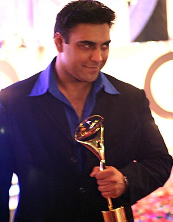 Ram Kapoor with the ITA Award