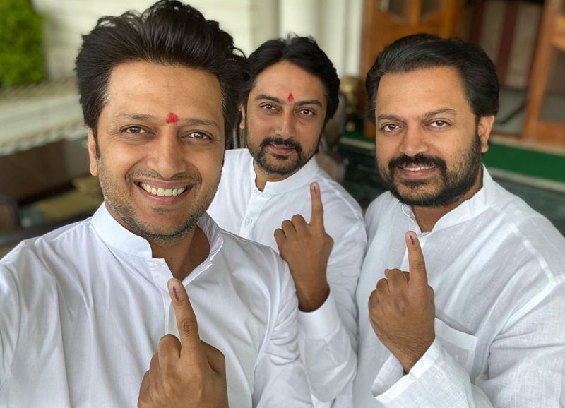 Riteish Deshmukh with his brothers