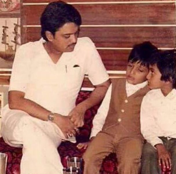 Riteish Deshmukh's childhood photo with his father and brother