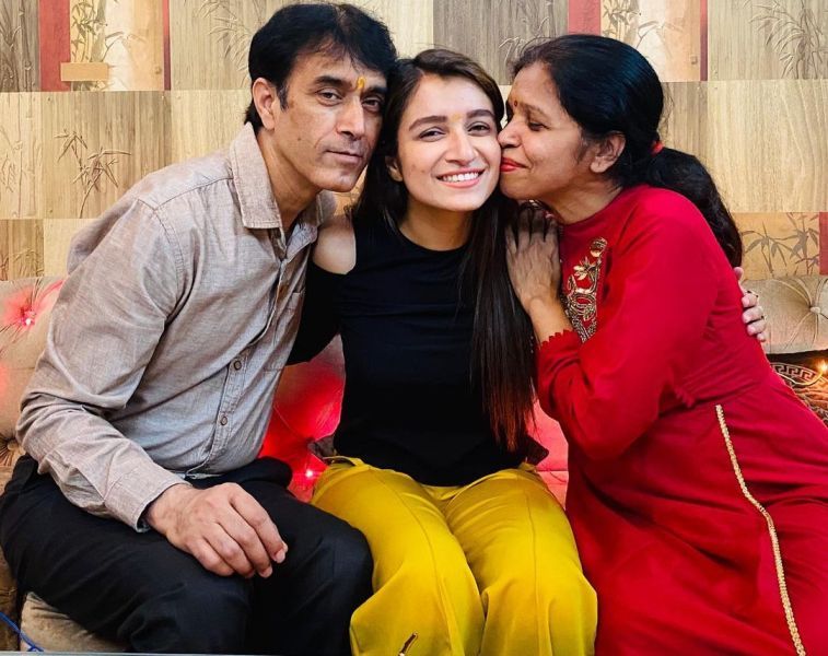 Shefali Bagga with her parents