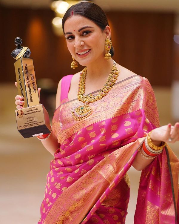 Shraddha Arya with the Dadasaheb Phalke Award
