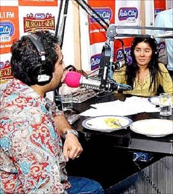 Sunidhi Chauhan as a guest Radio Jockey at Radio City 91.1 FM’s Musical-E-Azam