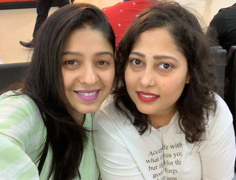 Sunidhi Chauhan with her sister