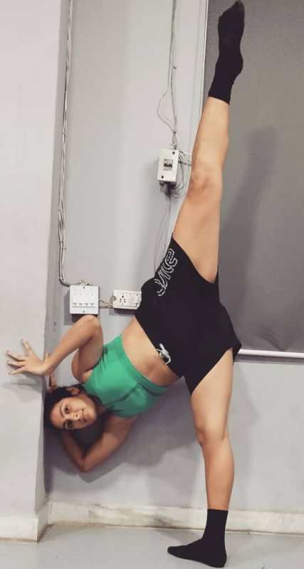 Arushi Chawla doing yoga