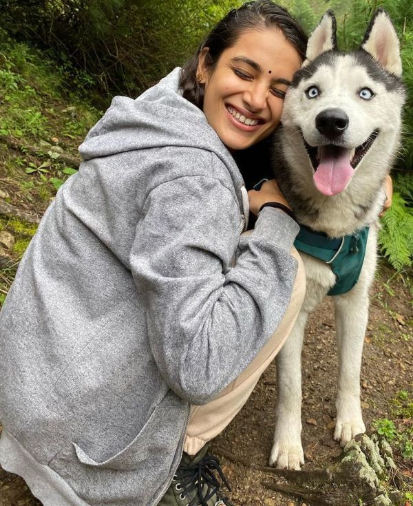 Arushi Chawla with her pet dog