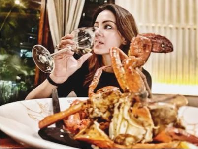 Barkha Bisht is drinking alcohol while eating crab