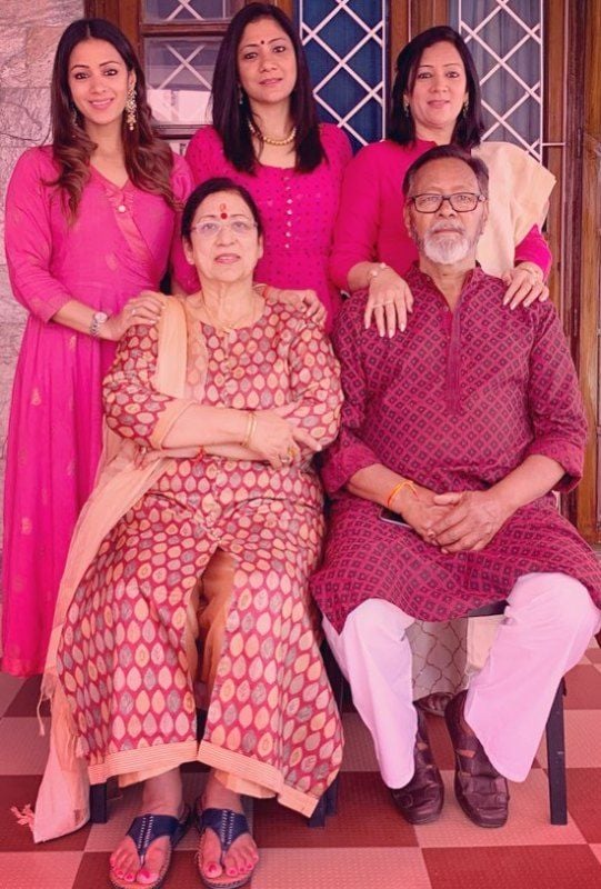 Barkha Bisht with her sisters and parents