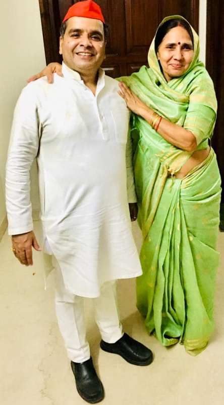 Dharmendra Yadav with his mother