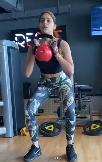 Nikki Tamboli doing gym