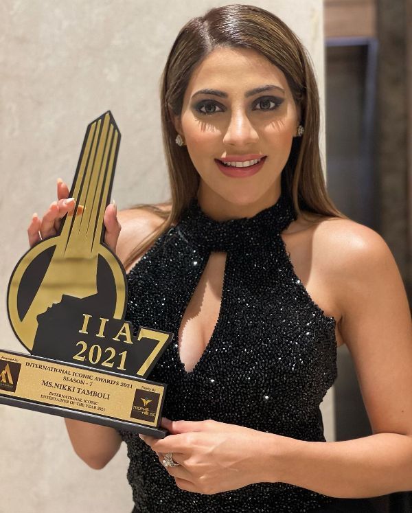 Nikki Tamboli with the International iconic Entertainer of The Year Award 2021