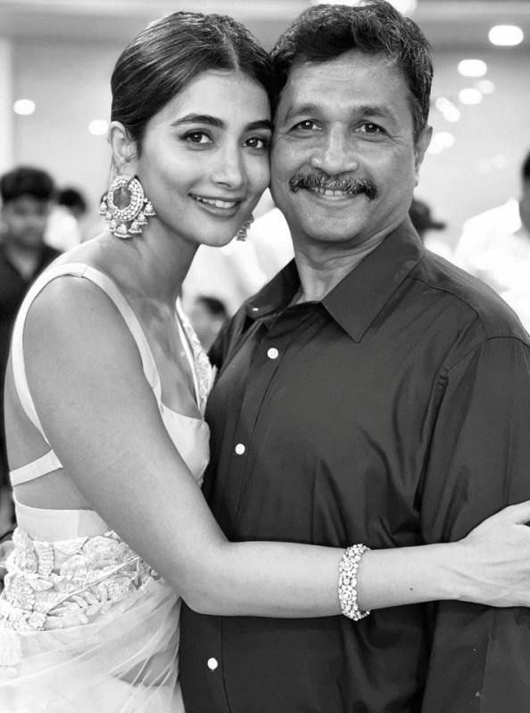 Pooja Hegde with her father