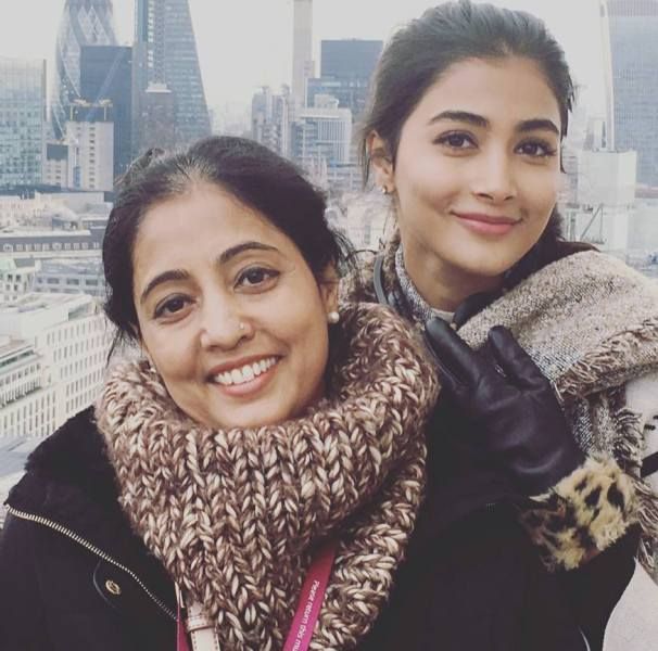 Pooja Hegde with her mother