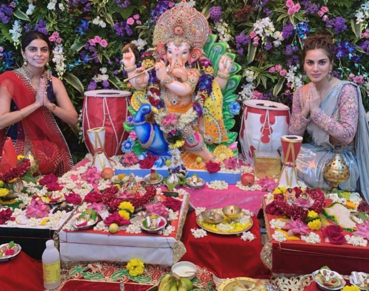 Shraddha Arya with Lord Ganesha
