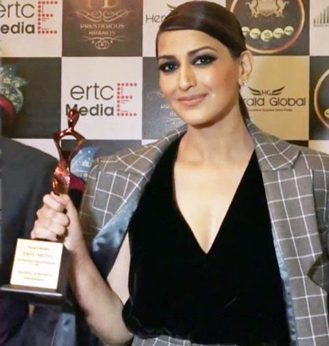 Sonali Bendre with the Women Achiever's Awards 2018