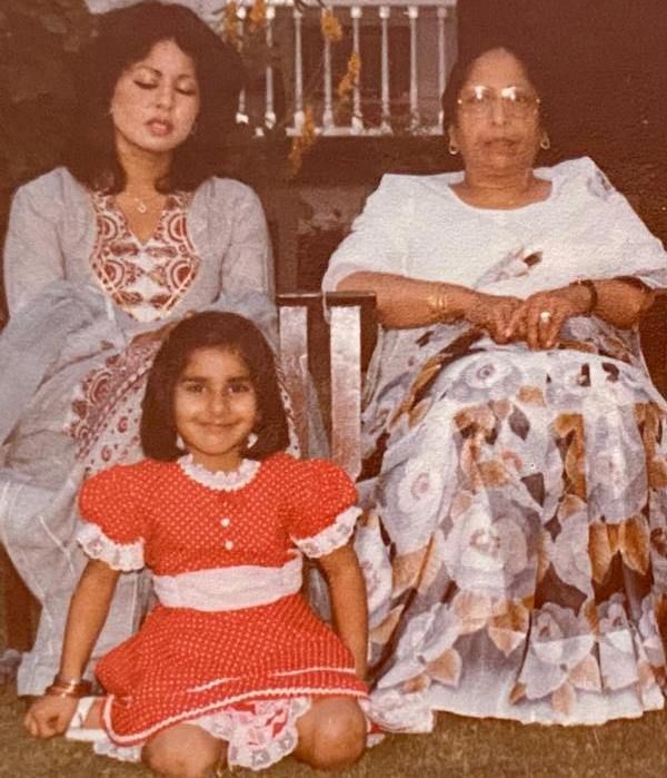 Sophie Choudry's childhood photo with her mother and grandmother