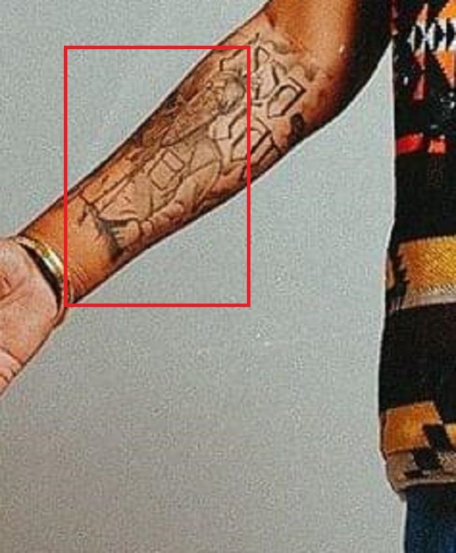 ‘Logo’ tattoo on his right forearm