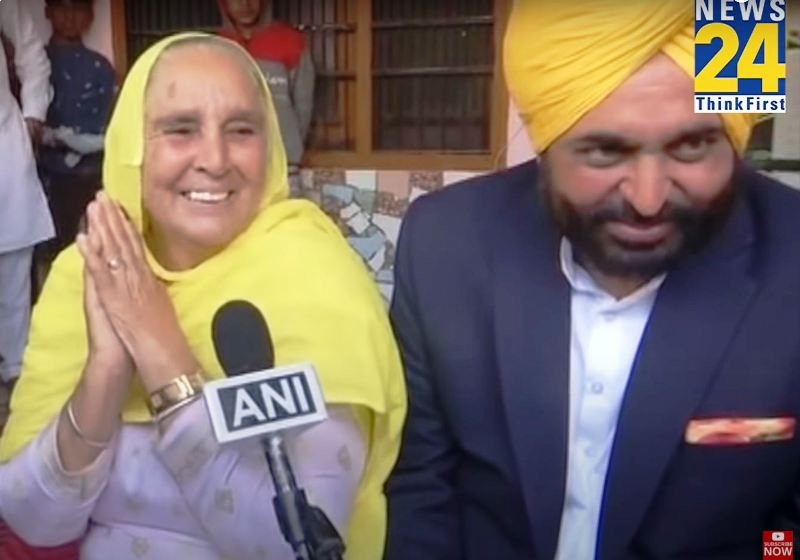 A picture of Bhagwant Mann with his mother