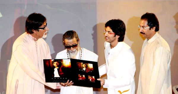 Aditya Thackeray with Amitabh Bachchan Bal Thackeray and Uddhav Thackeray at the launch of Ummeed