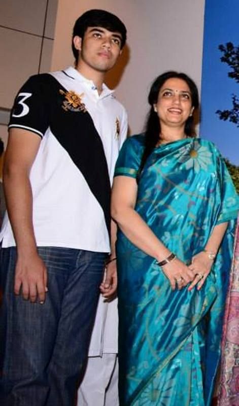 Rashmi Thackeray with her son Tejas