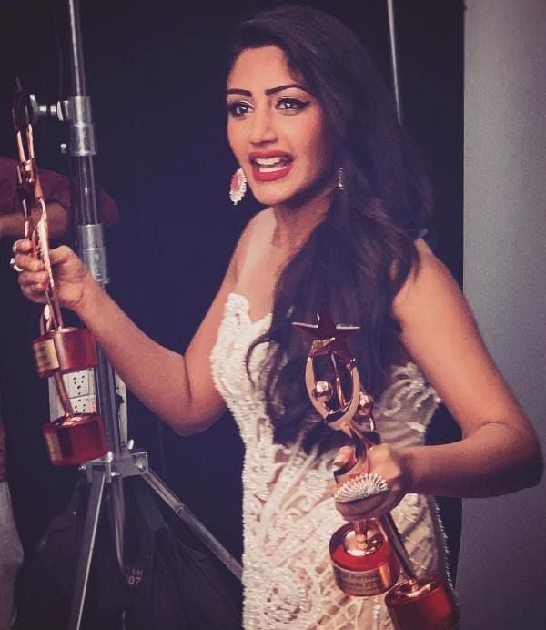 Surbhi Chandna with the Star Parivaar and Raining Award in 2018